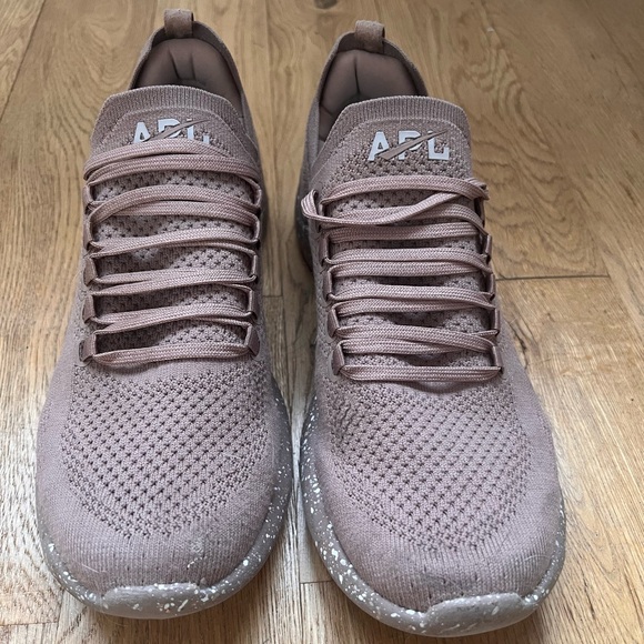 NEW APL Techloom Breeze Almond Speckle Women’s Sneaker 9.5 Cute Athleisure - Picture 2 of 6